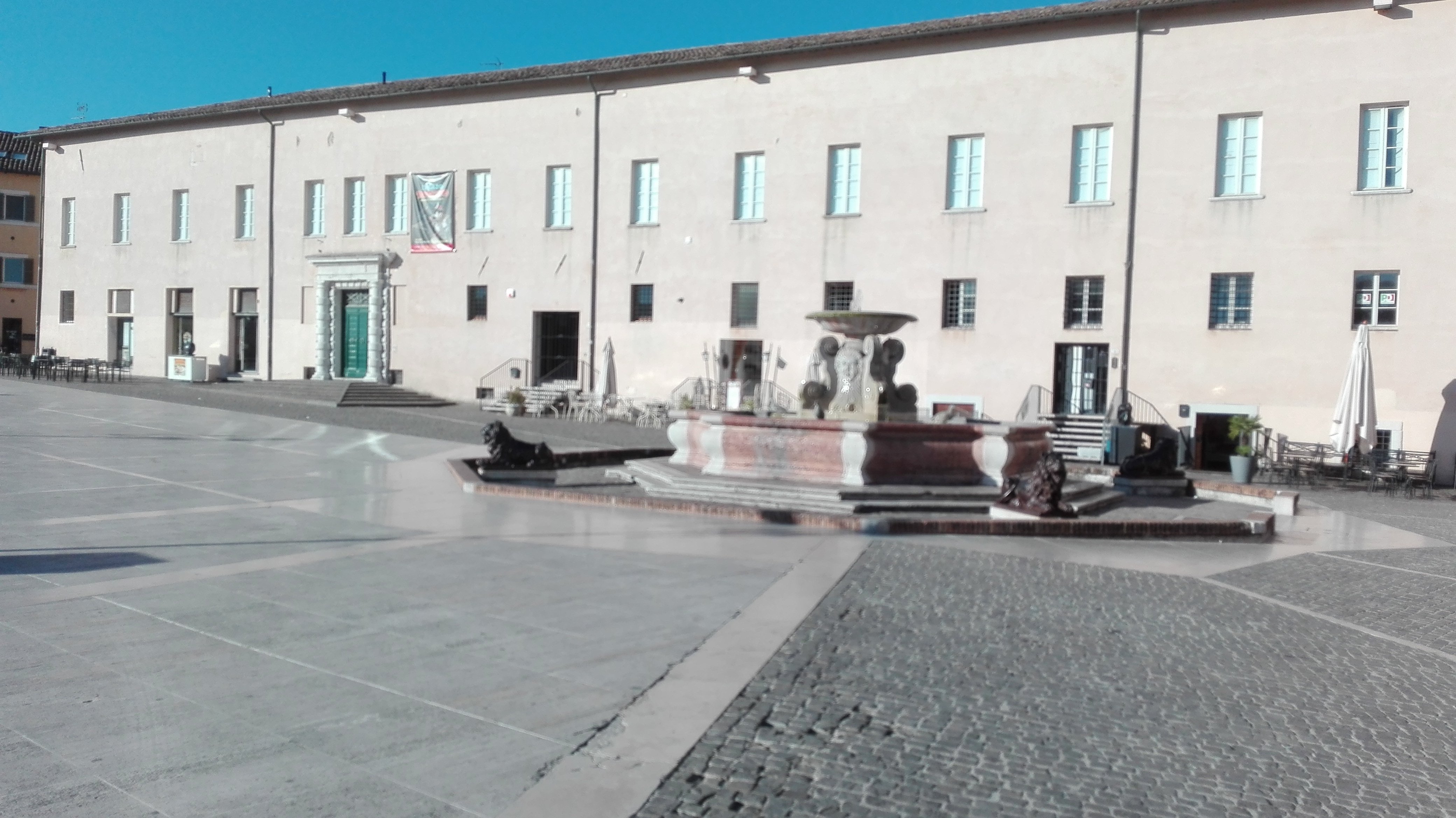 Palazzo del Duca e Fontana delle Anatre