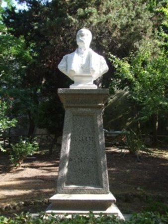 Monumento a Raffaele Lucente