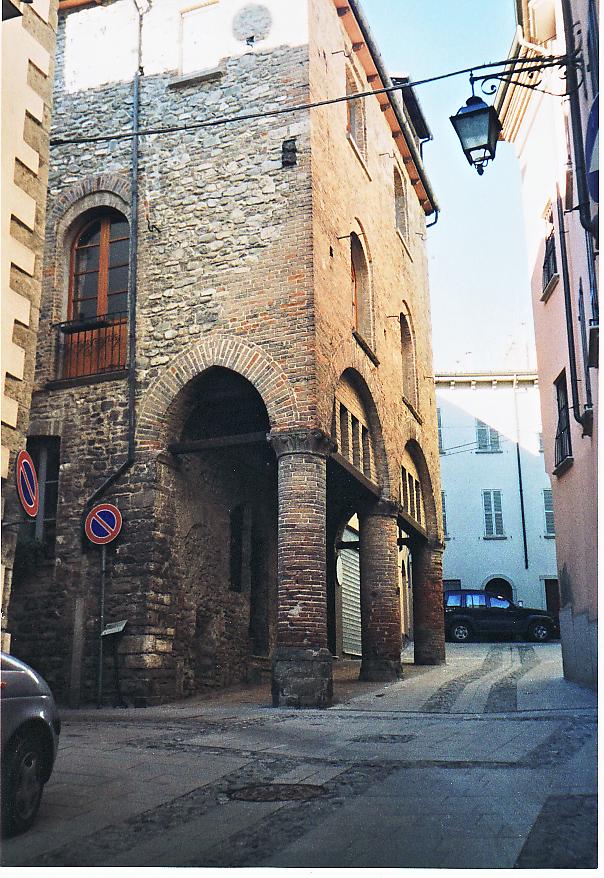 Palazzo Alcarini (Casa di Teodolinda)