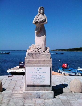 Statua di Manuela Arcuri