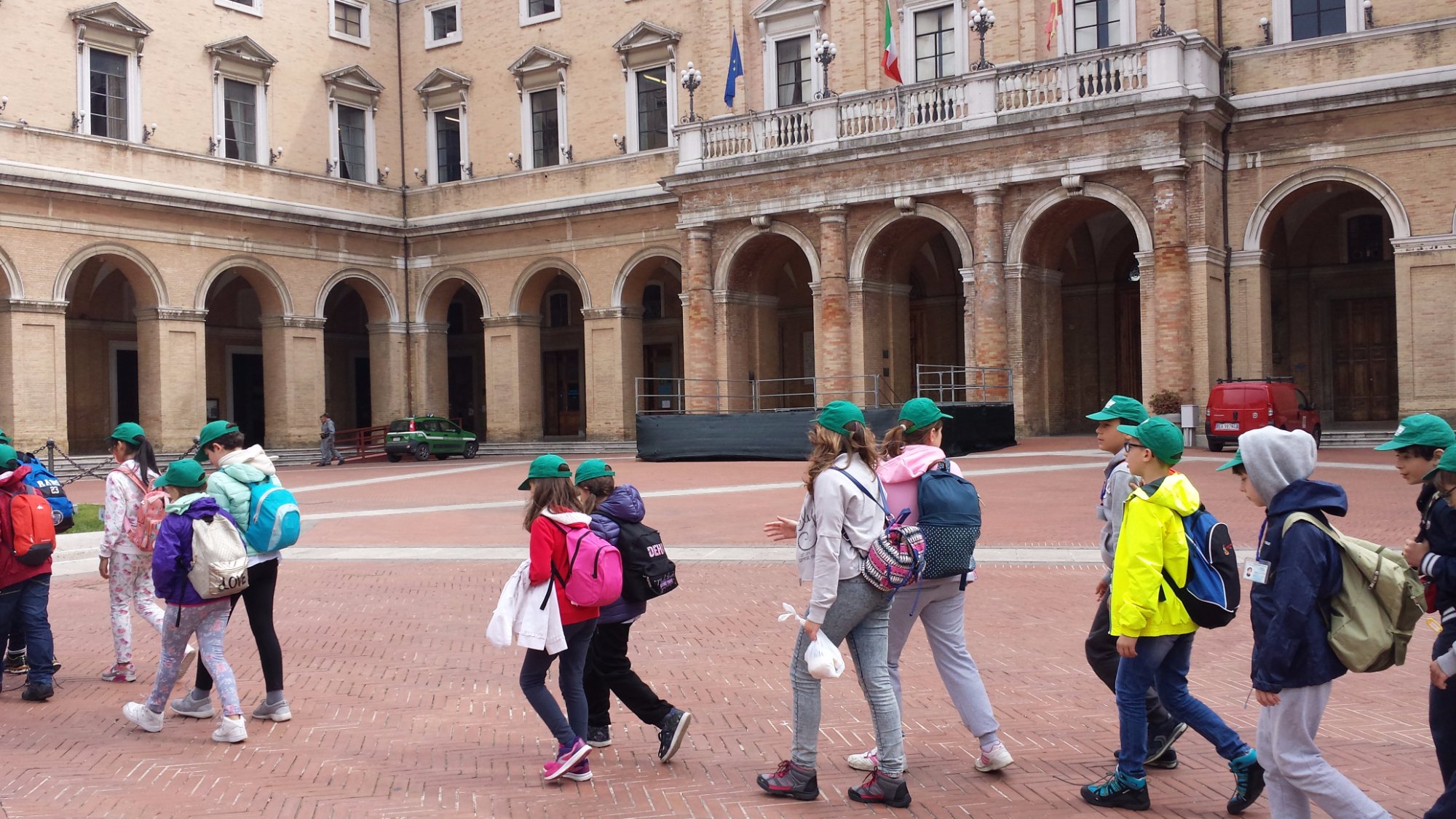 Piazza Giacomo Leopardi e Palazzo Comunale