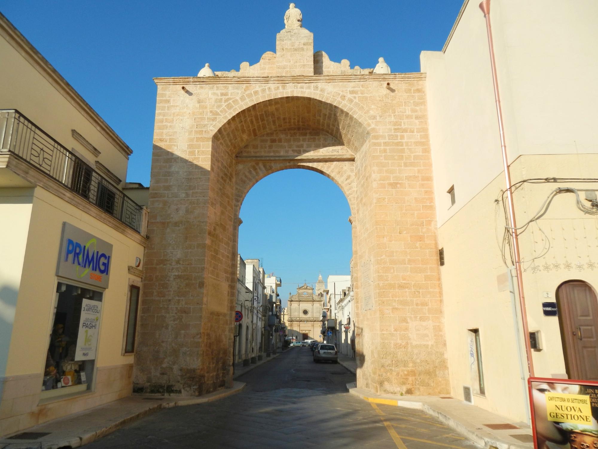 Arco di Sant'Angelo o Porta Napoli