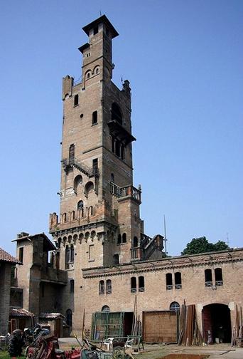 Torrione, revival neo-medievale