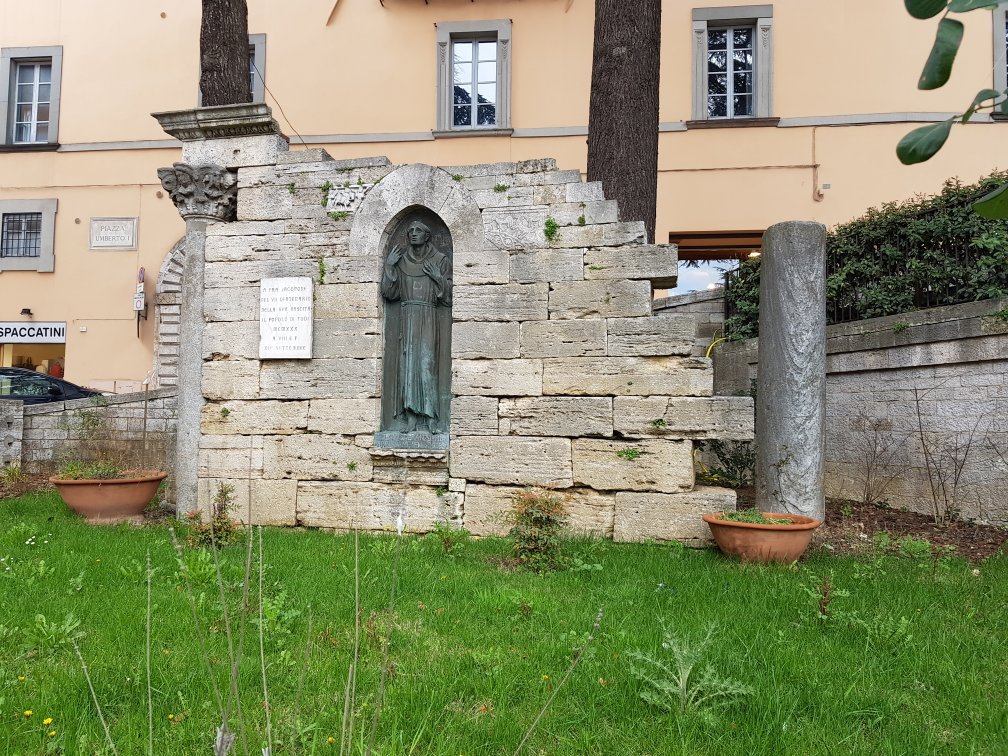 Monumento a Jacopone da Todi