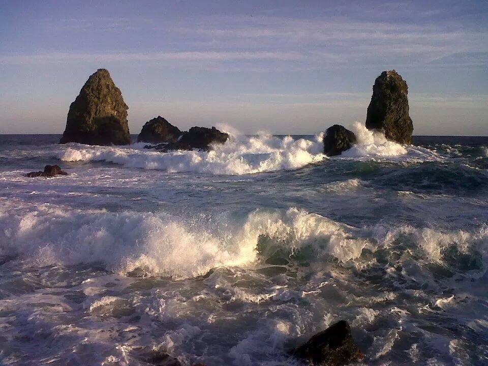 I Faraglioni Di Acitrezza