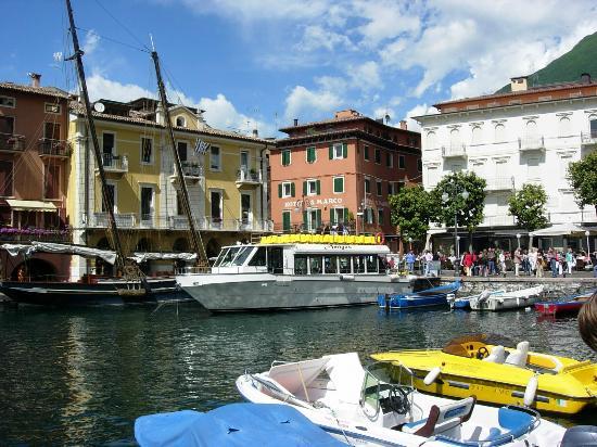 Il Traghetto da Macesine a Limone e Riva