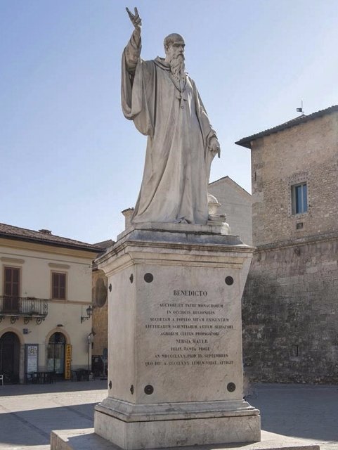 Statua Dedicata a San Benedetto Santo Patrono
