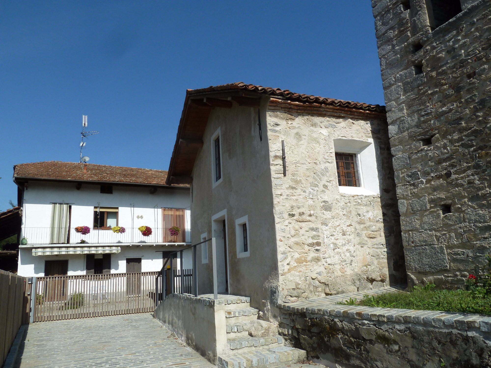 Chiesa di San Nicola e Torre della Baraggiola