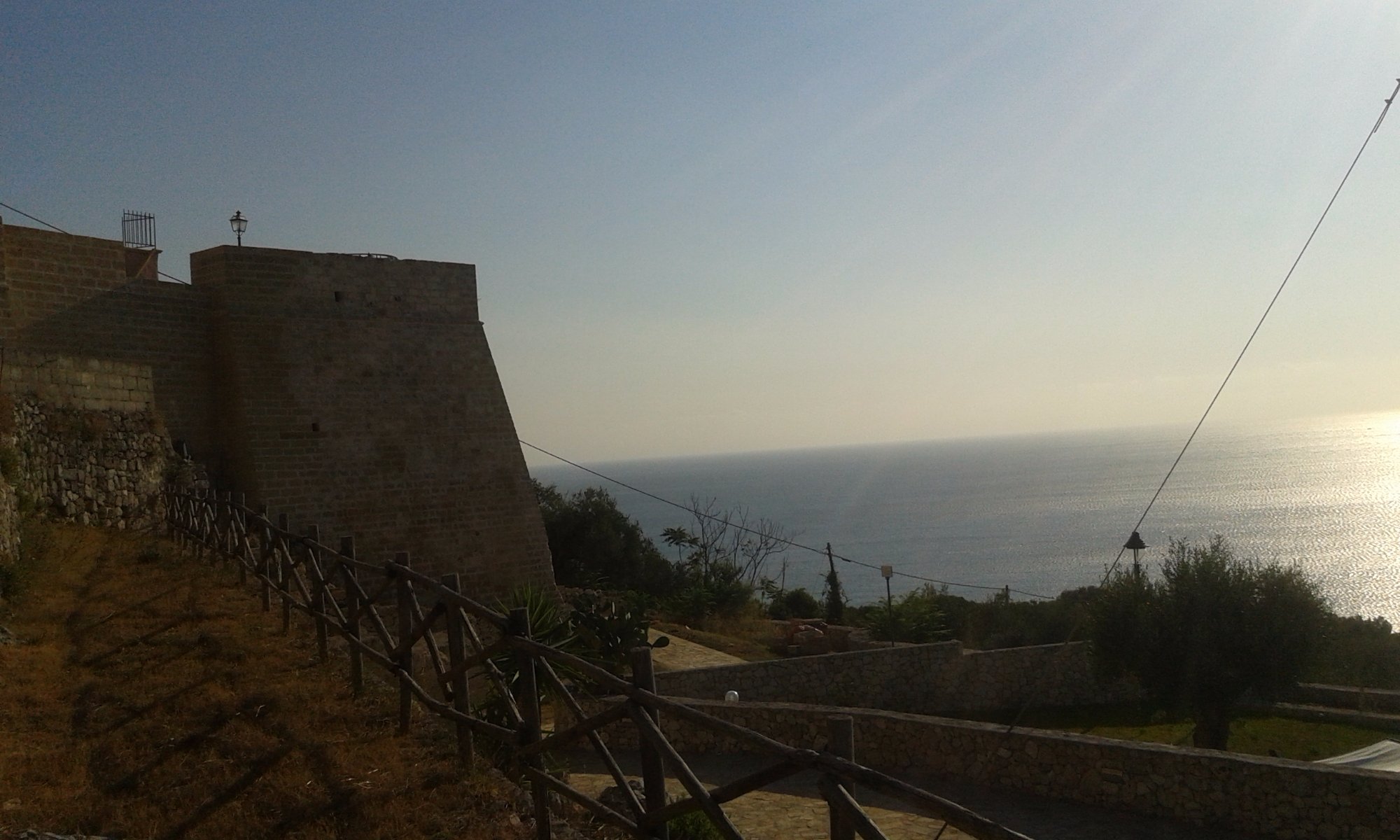 Passeggiata Intorno Alle Mura Messapiche