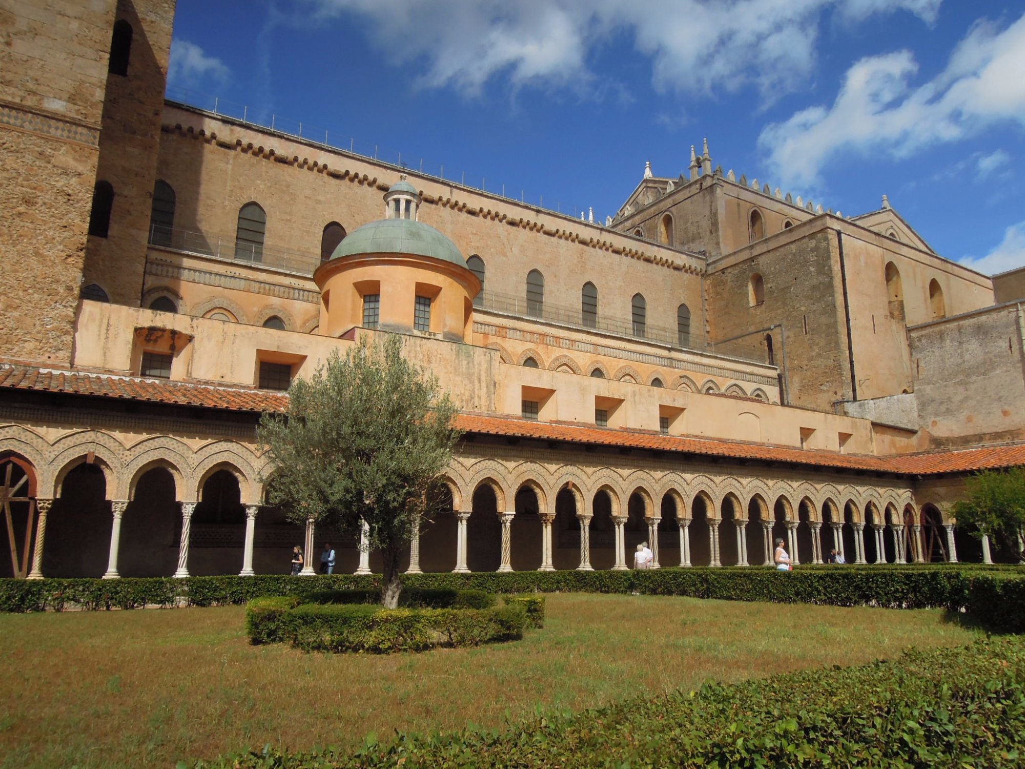 Chiostro dei Benedettini