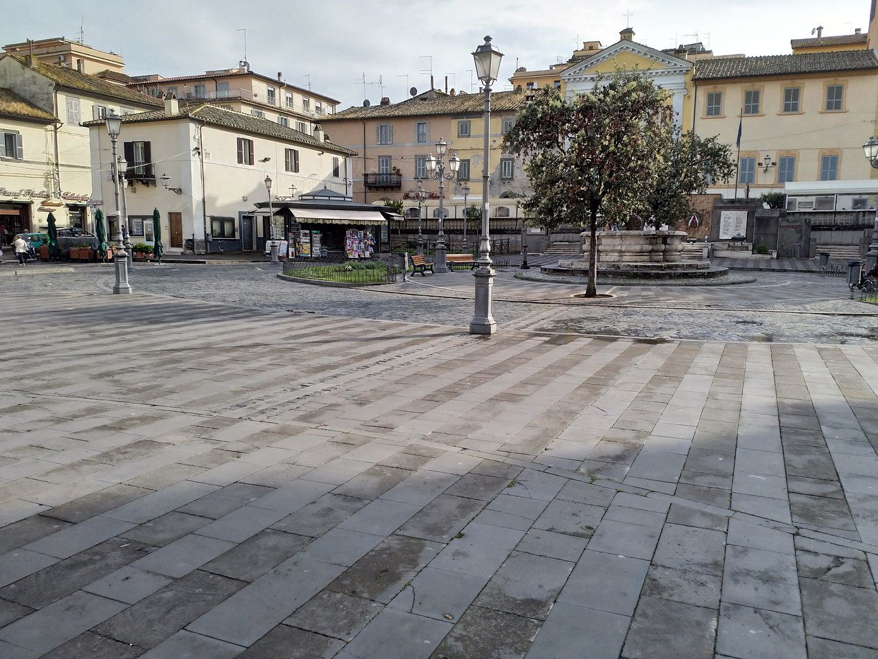 Piazza IV Novembre (Piazza del Comune)