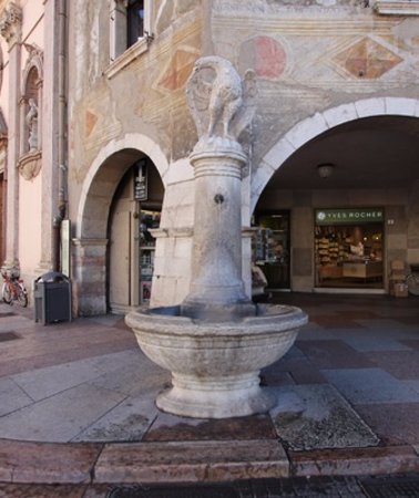 Fontana dell'Aquila
