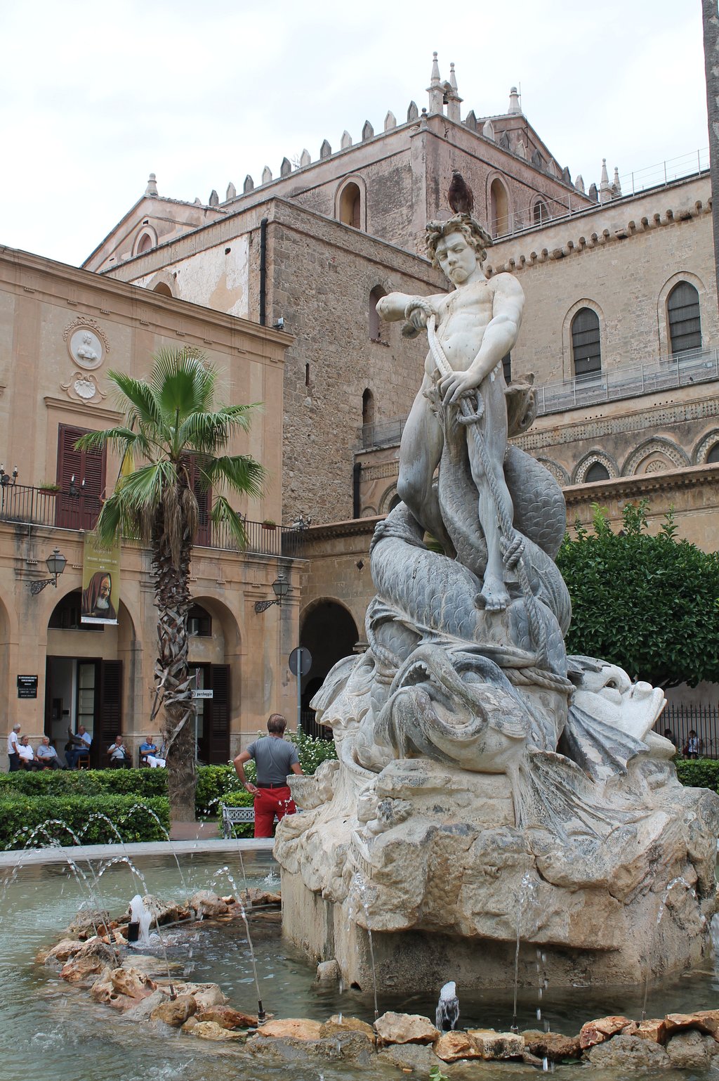 Fontana del Tritone