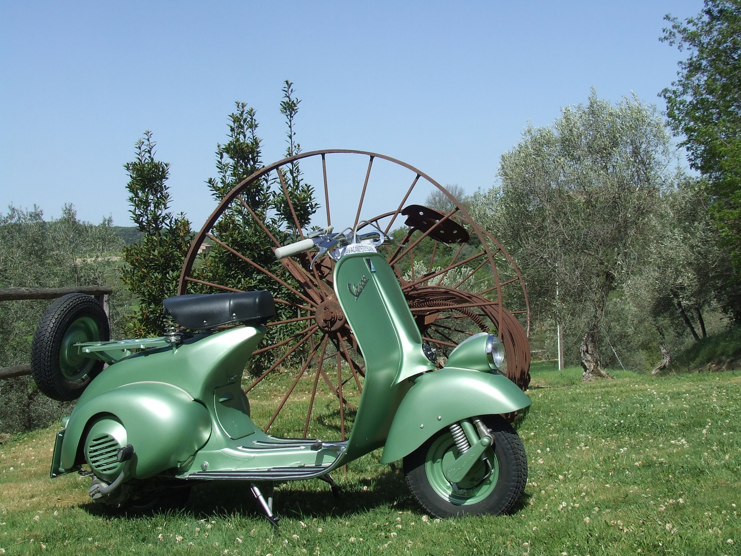 Pastrimotors-Vacanze Toscane Noleggio Vespa, Bici e E-Bike