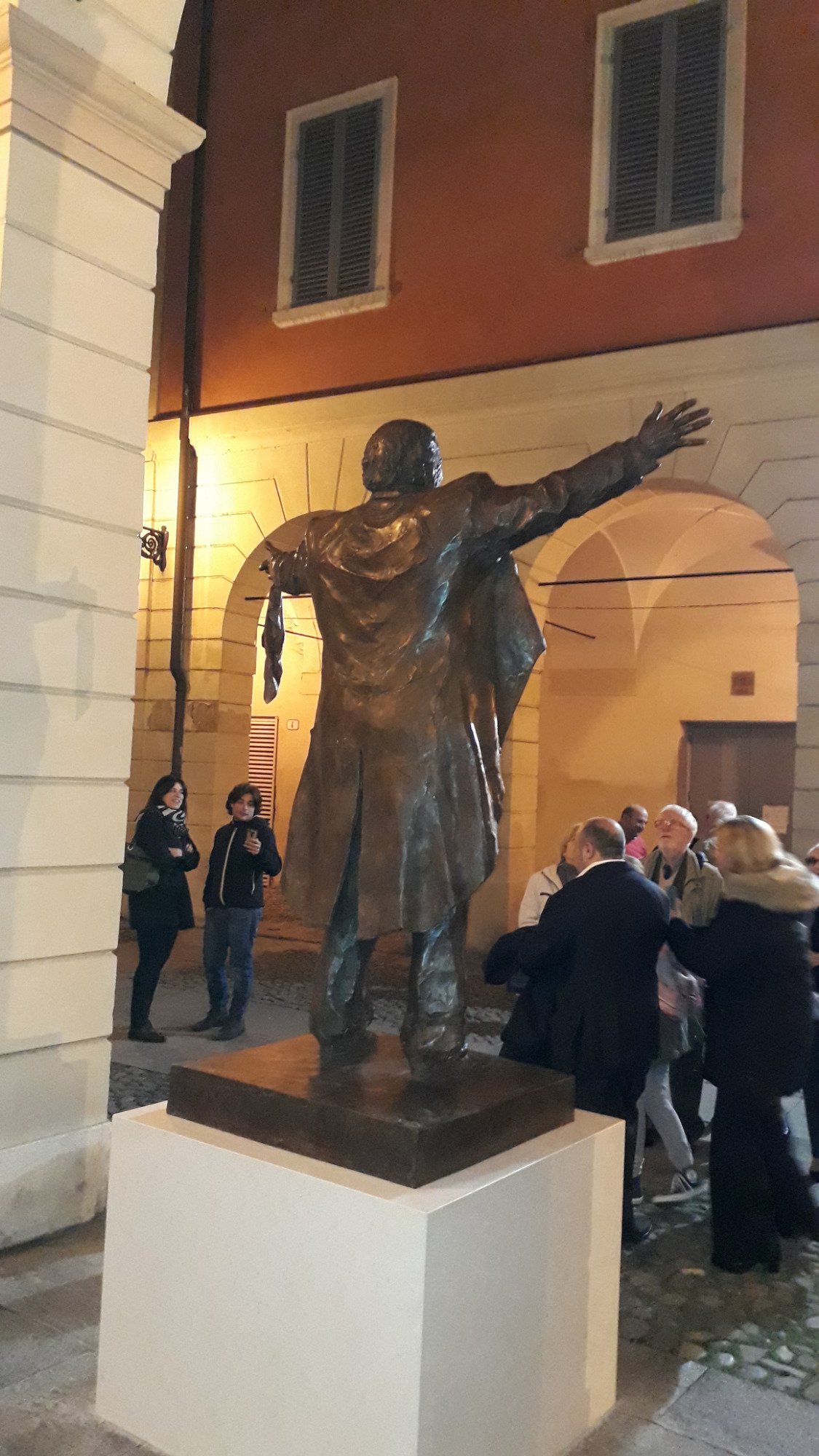 Monumento a Luciano Pavarotti