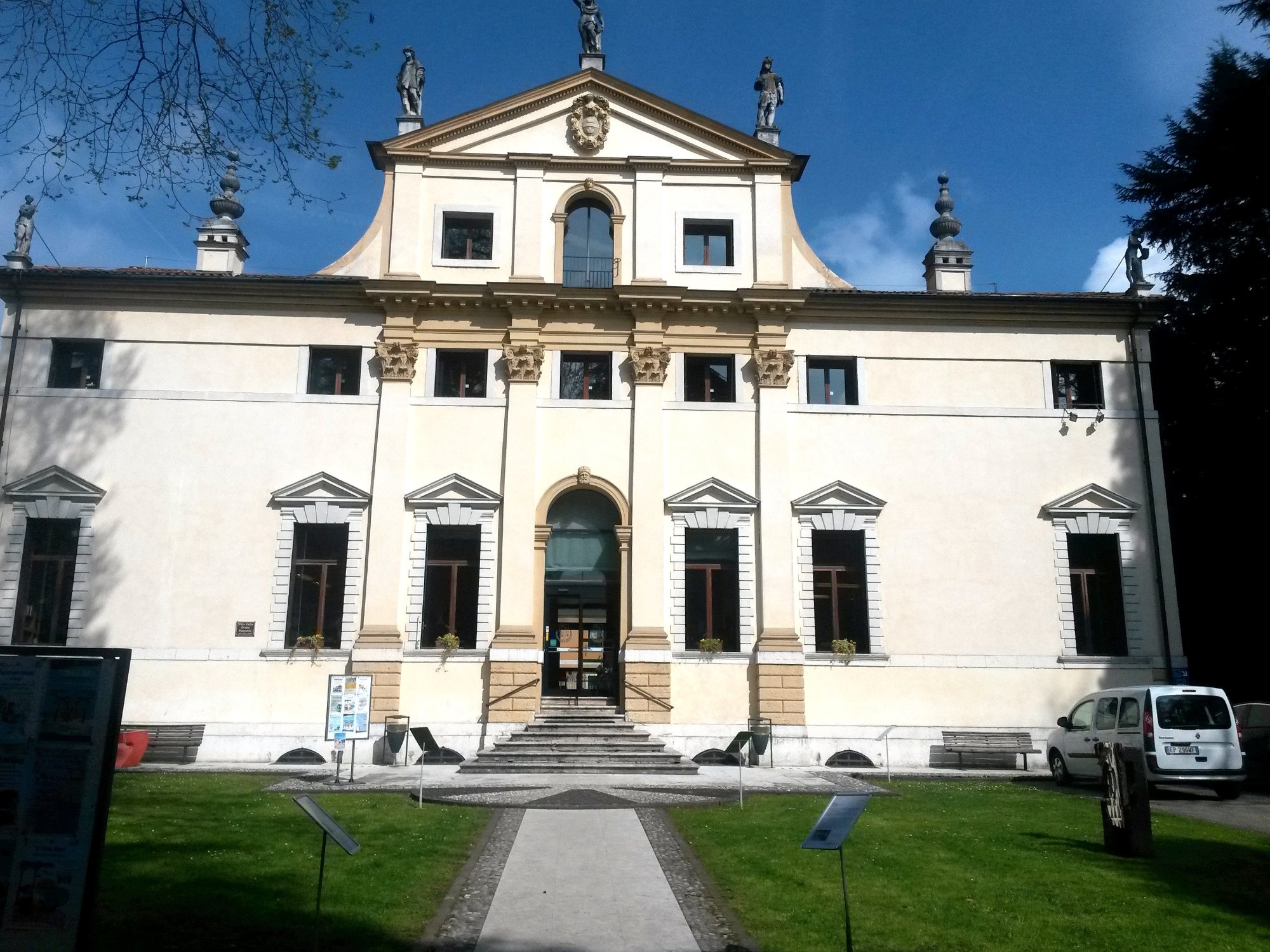 Biblioteca Civica Villa Valle