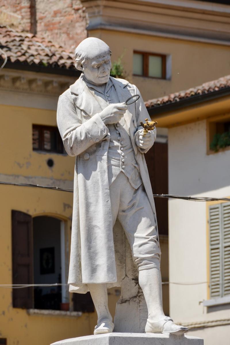 Monumento a Lazzaro Spallanzani