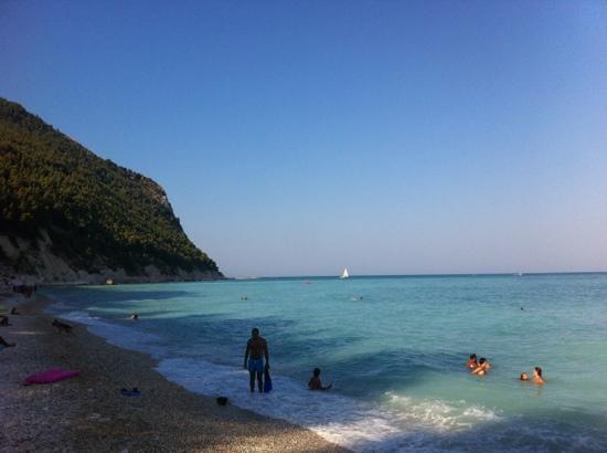 Spiaggia dei Sassi Neri