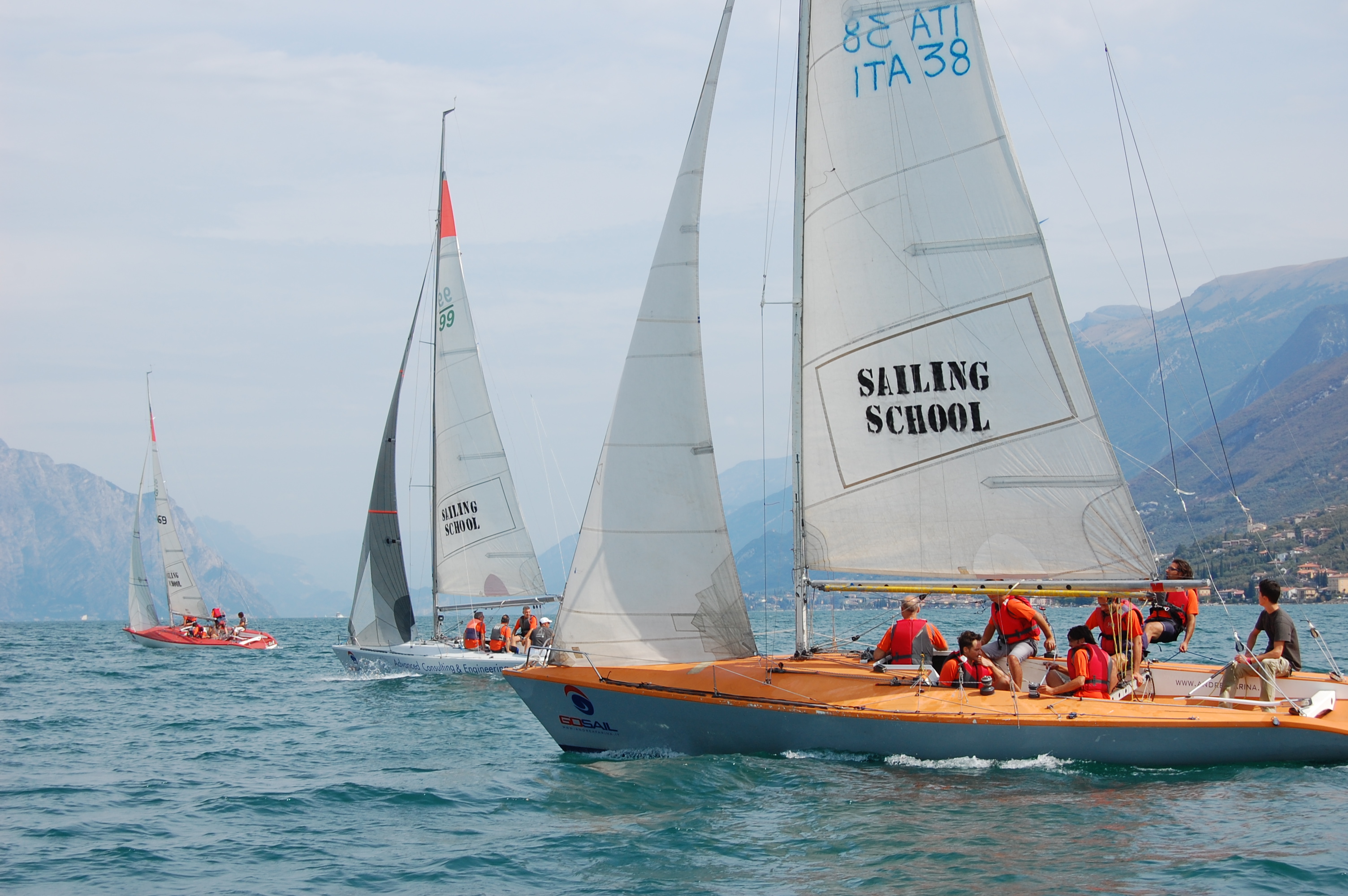 Парусные яхты. Sailboat перевод. Лодка фева. Go sailing. Парусная яхта эдвенчер.