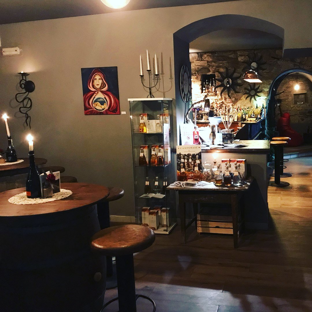 Kokobi Cocktail & Wine Pub