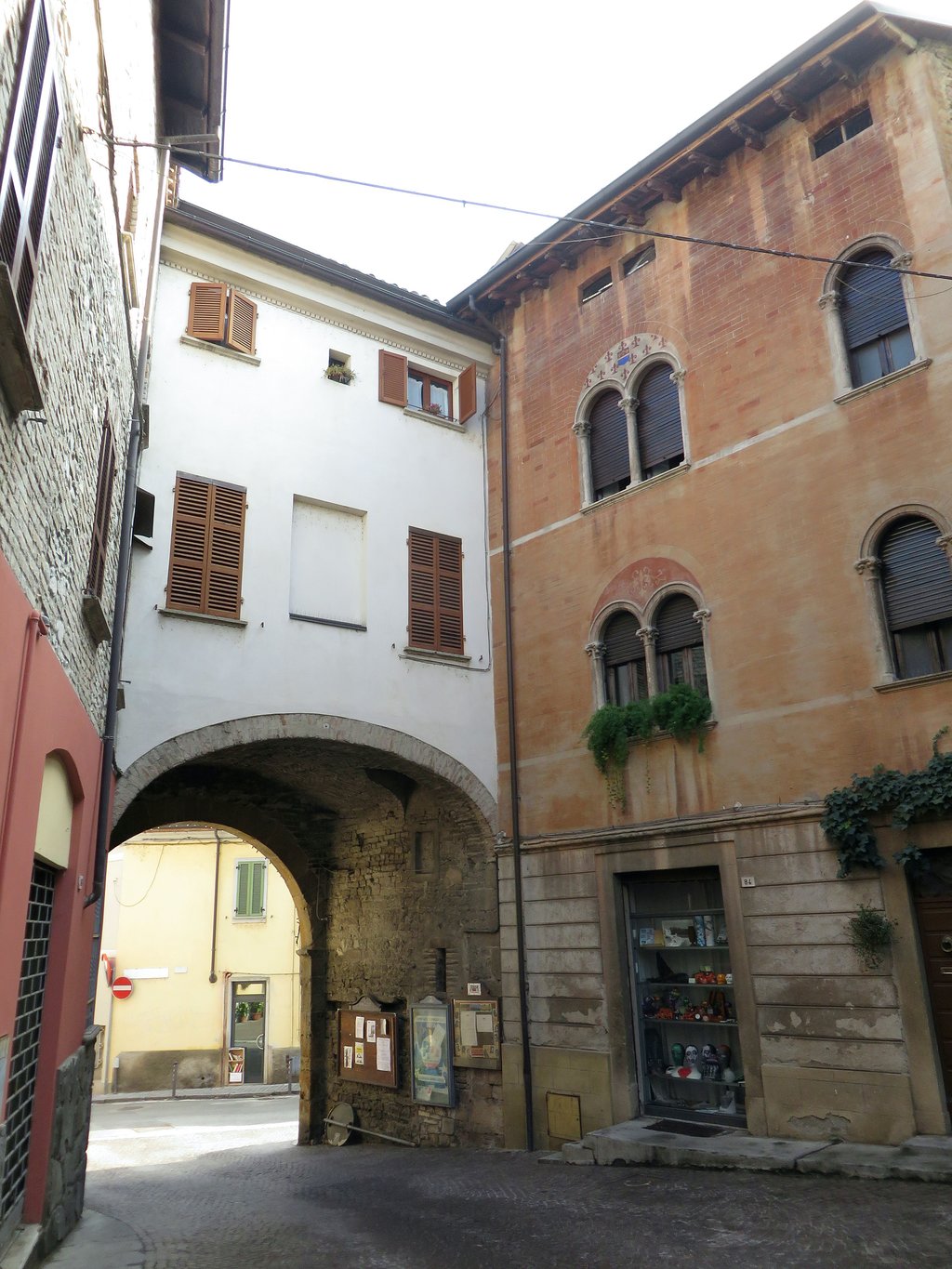 Porta di Monteguzzo