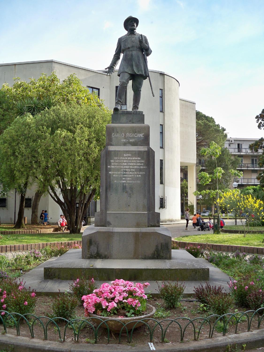 Monumento Bronzo di Carlo Pisacane