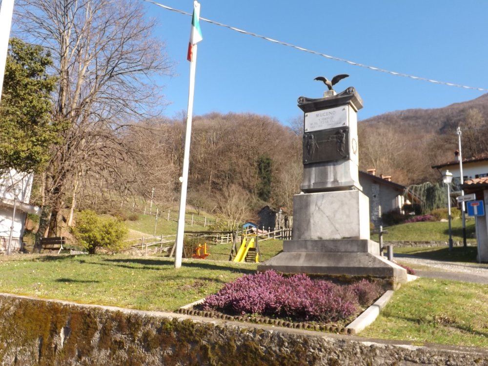 Monumento ai Caduti di Muceno