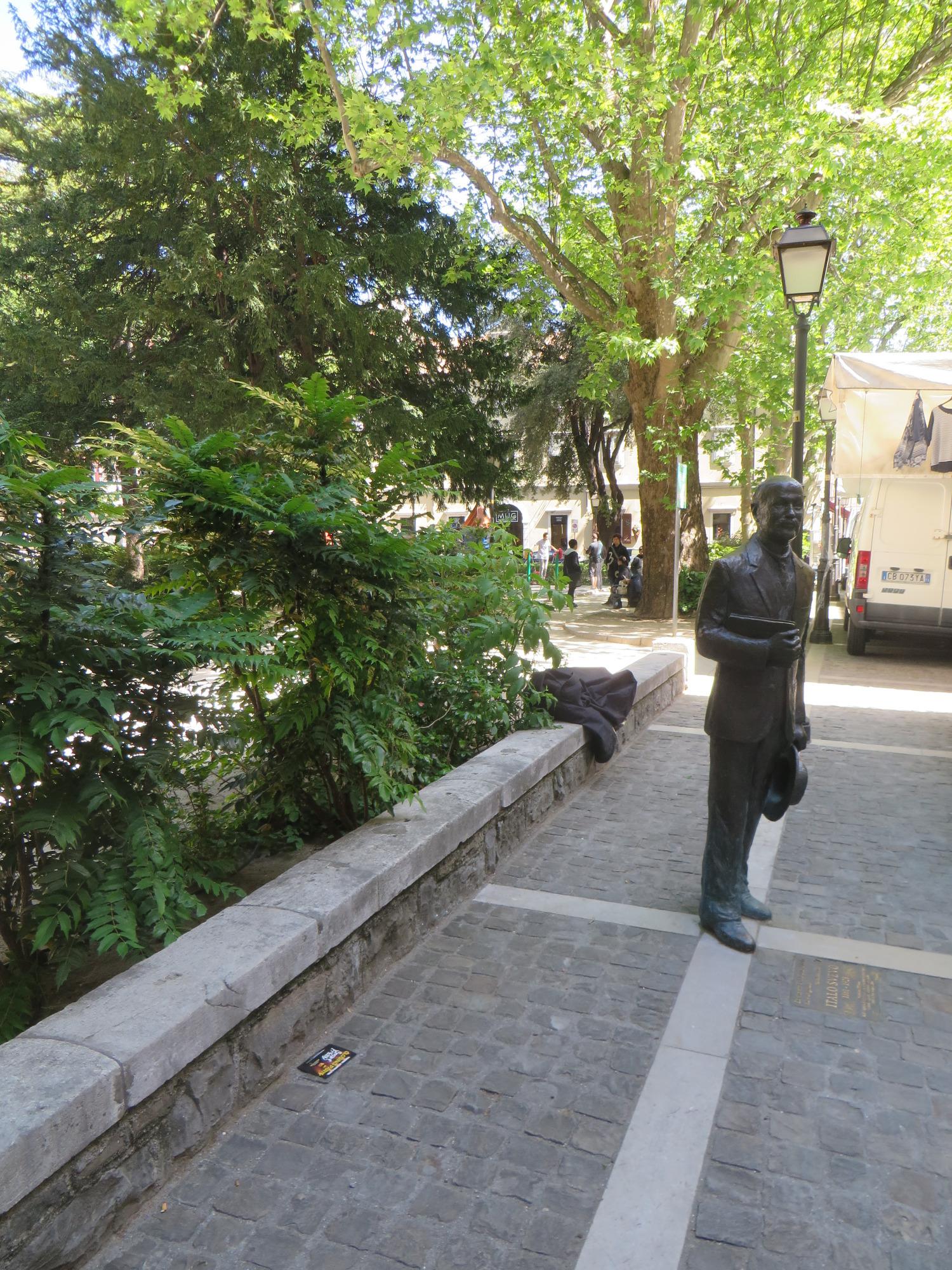 Statua di Italo Svevo