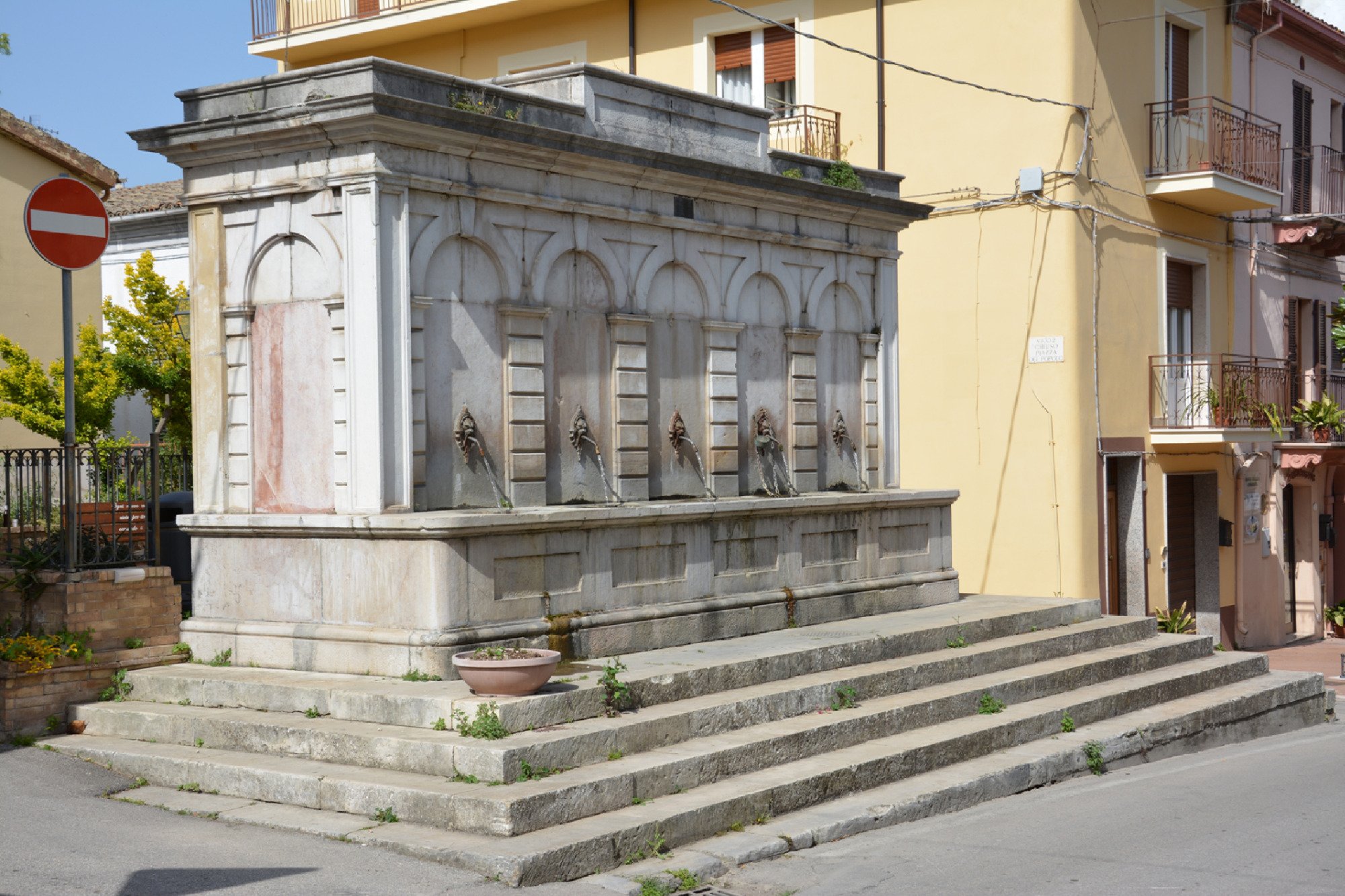 Fontana Delle Cinque Cannelle