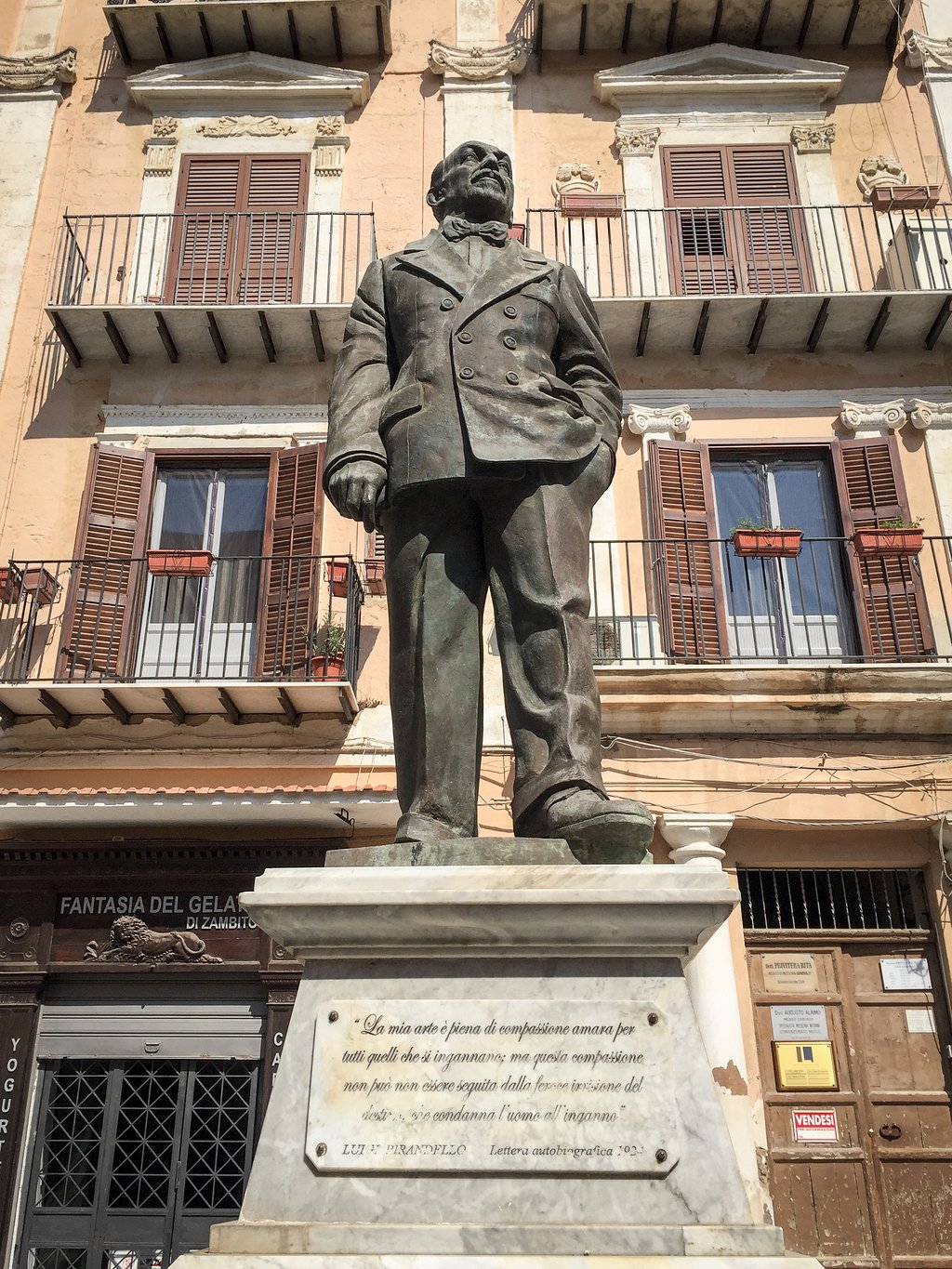 Monumento a Luigi Pirandello