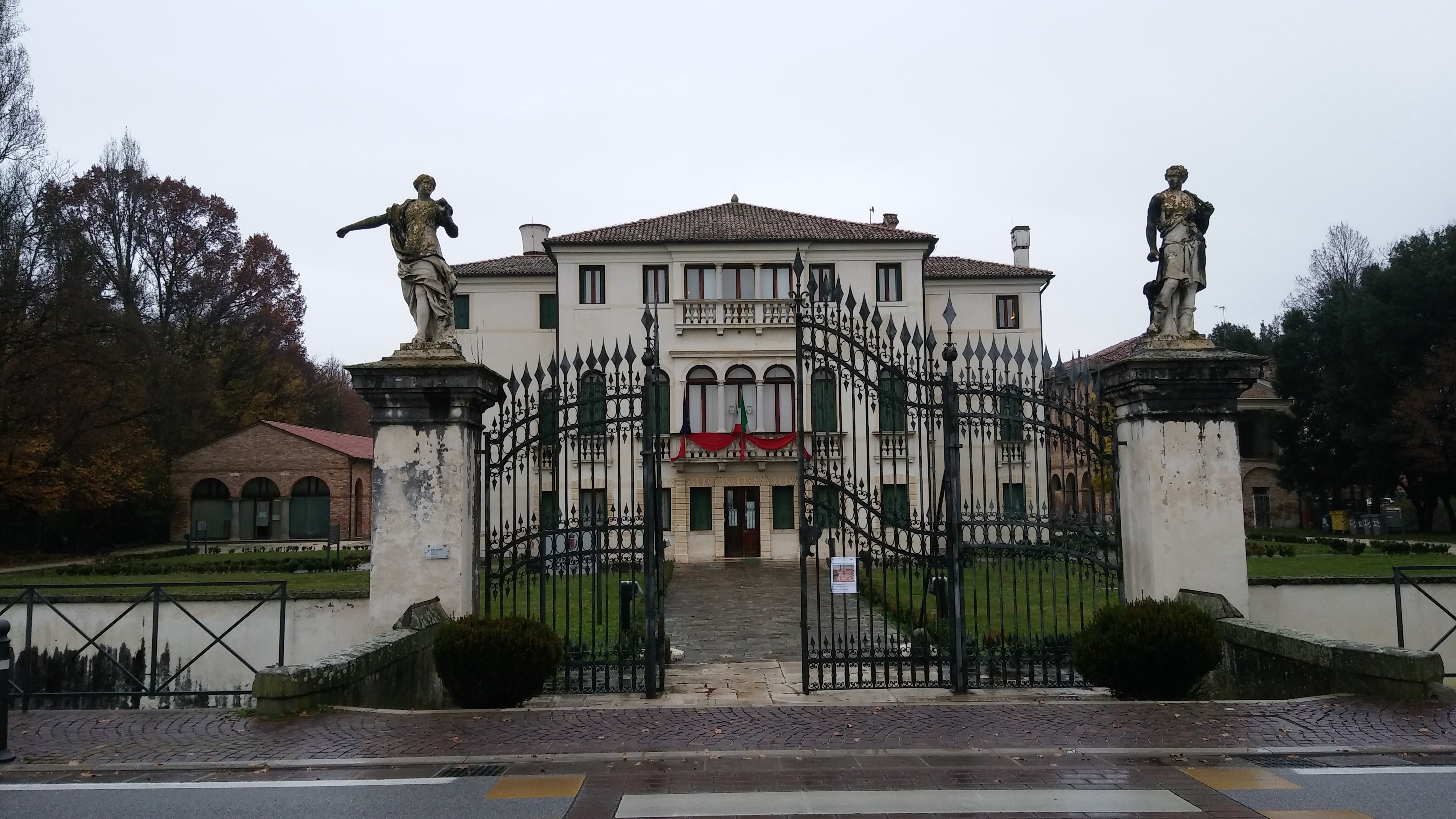 Villa Donà dalle Rose, Romanin Jacur