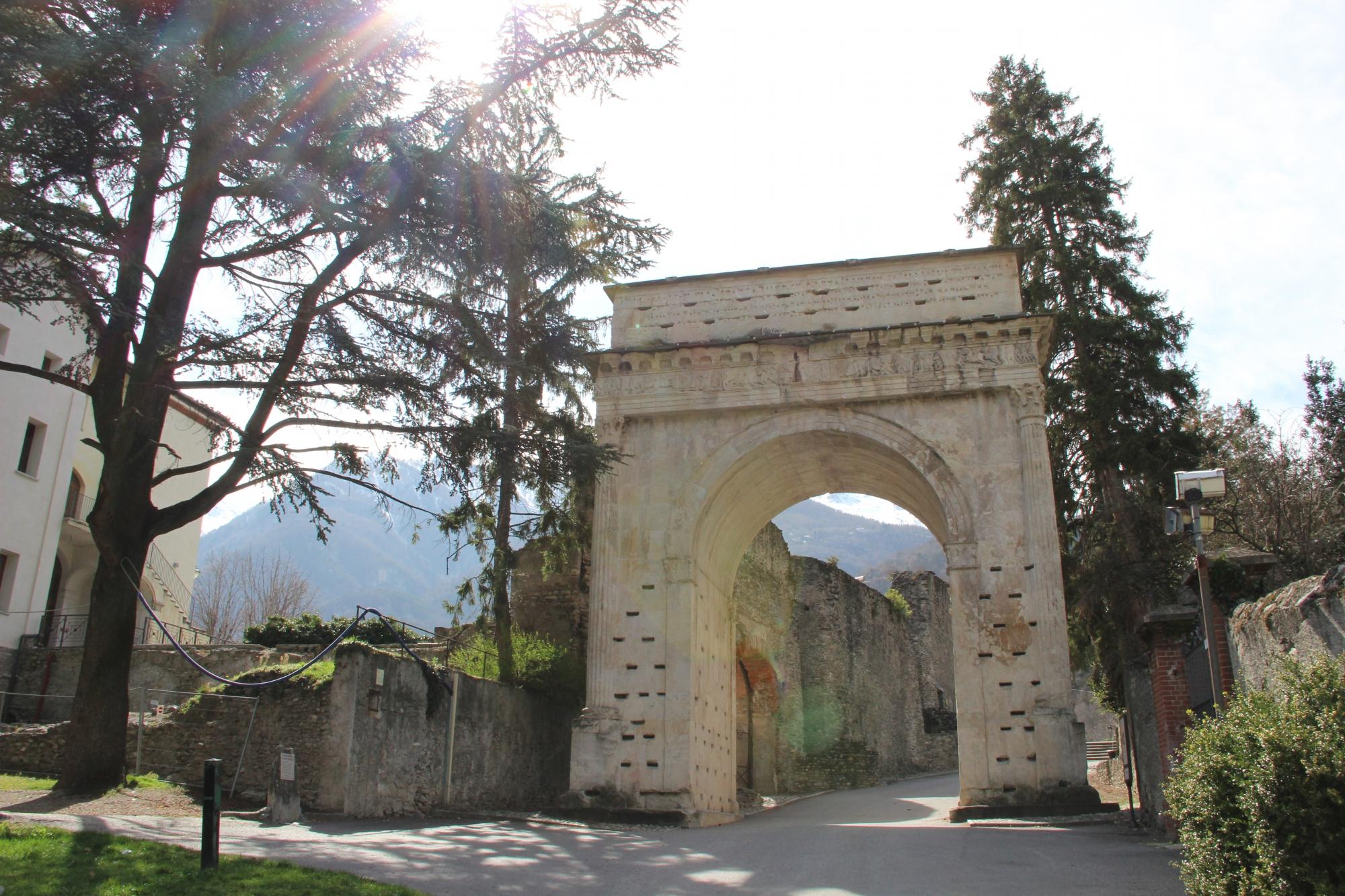 Arco di Augusto