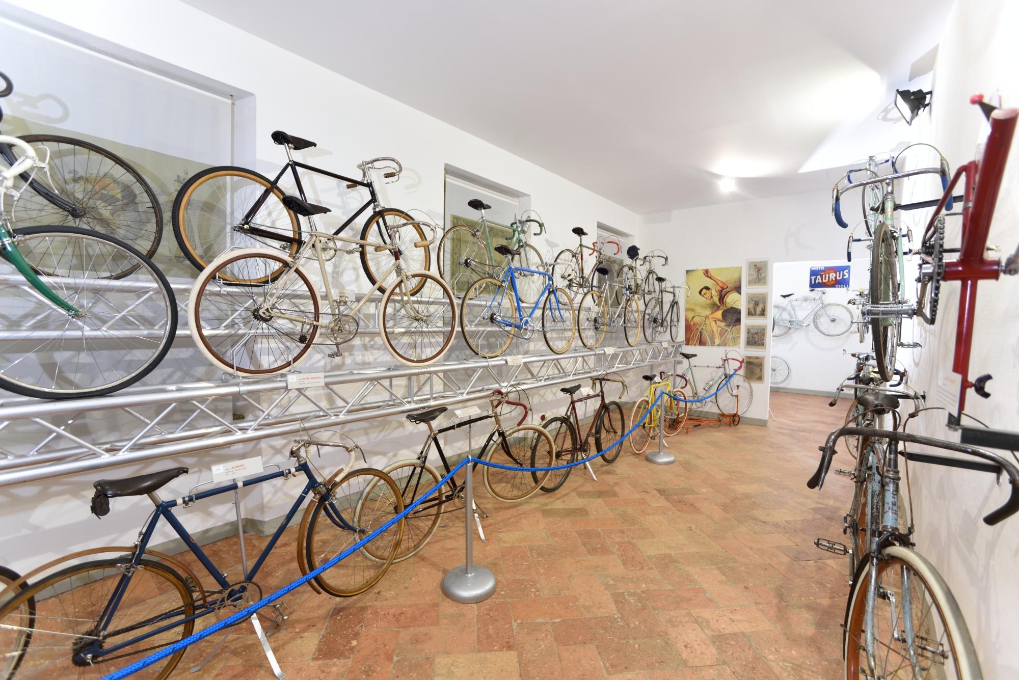 Collezione Velocipedi E Biciclette Antiche