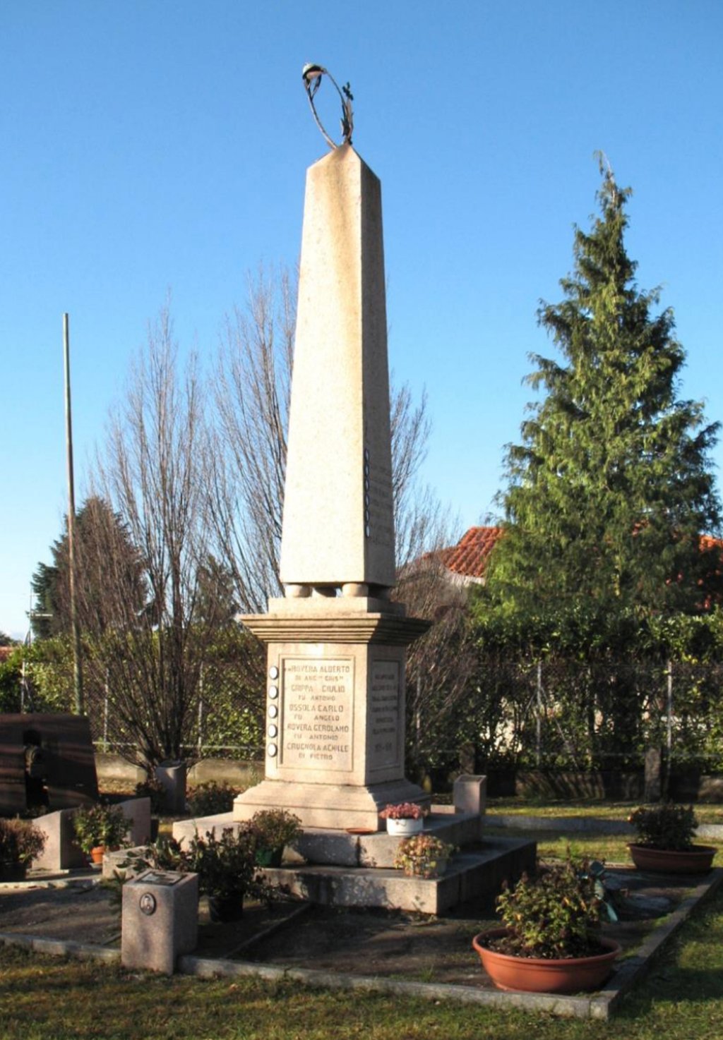 Monumento ai Caduti di Oltrona