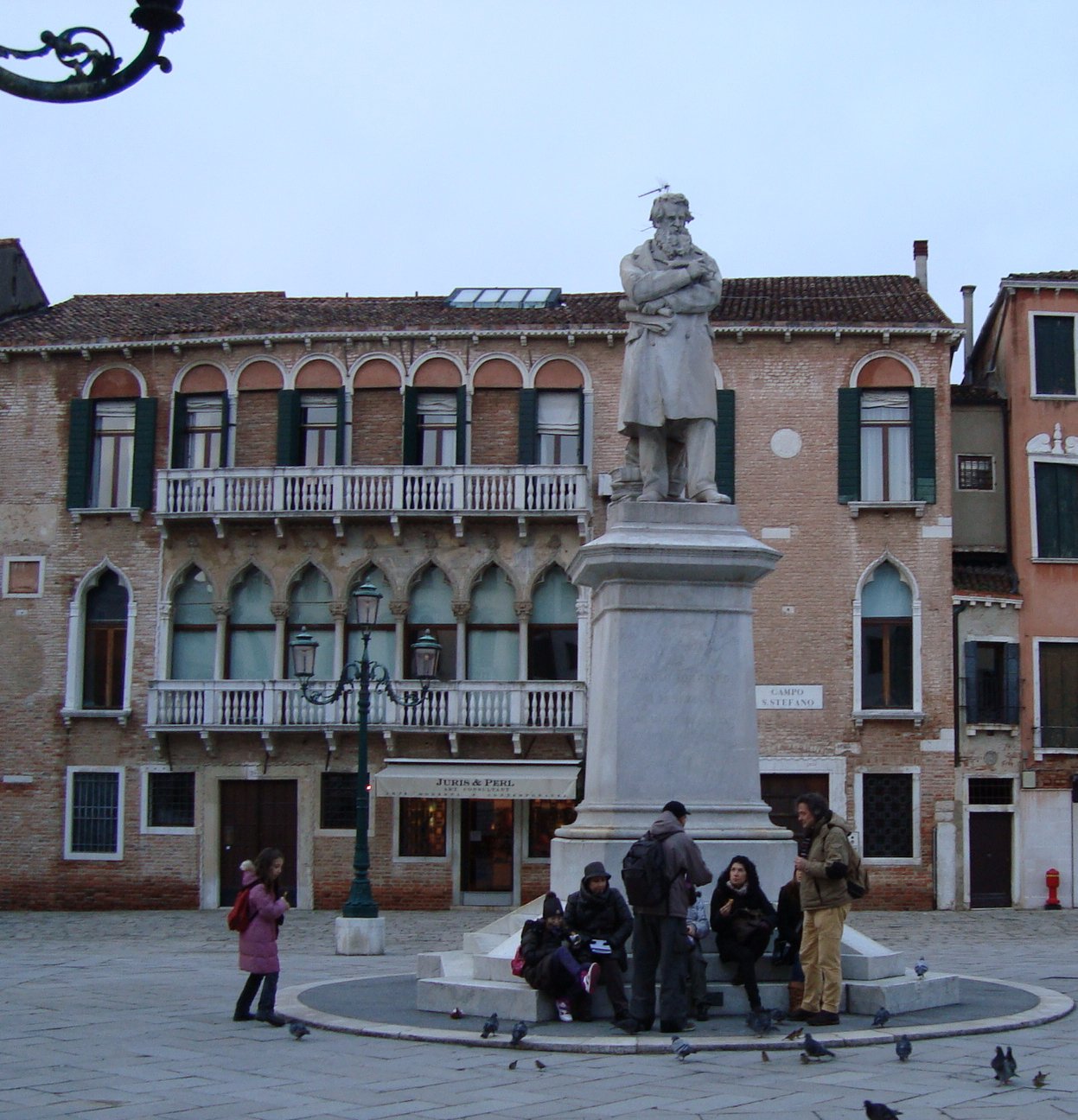 Statua di Niccolò Tommaseo