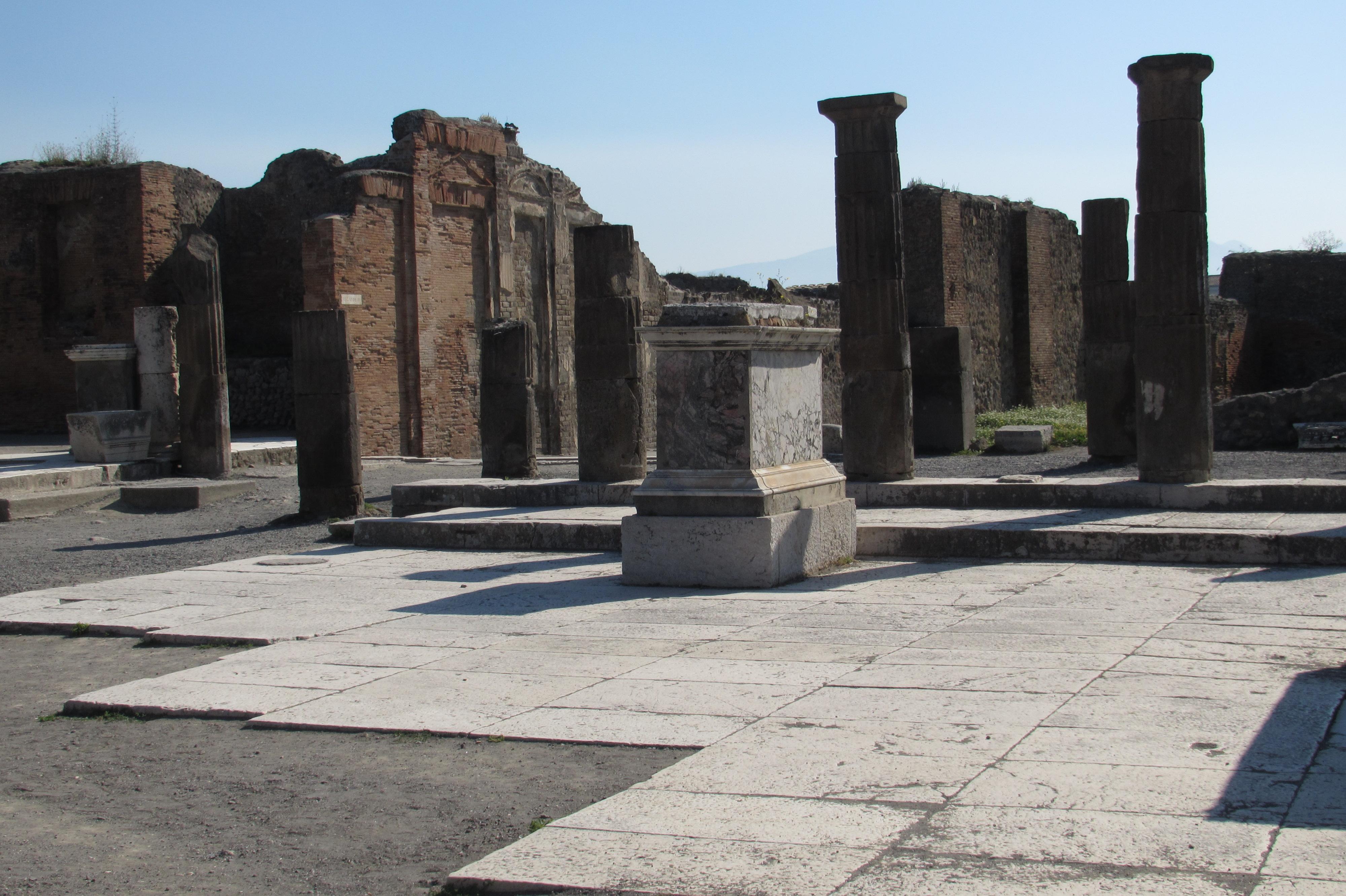 Vesuvius vs. Pompeii Tours