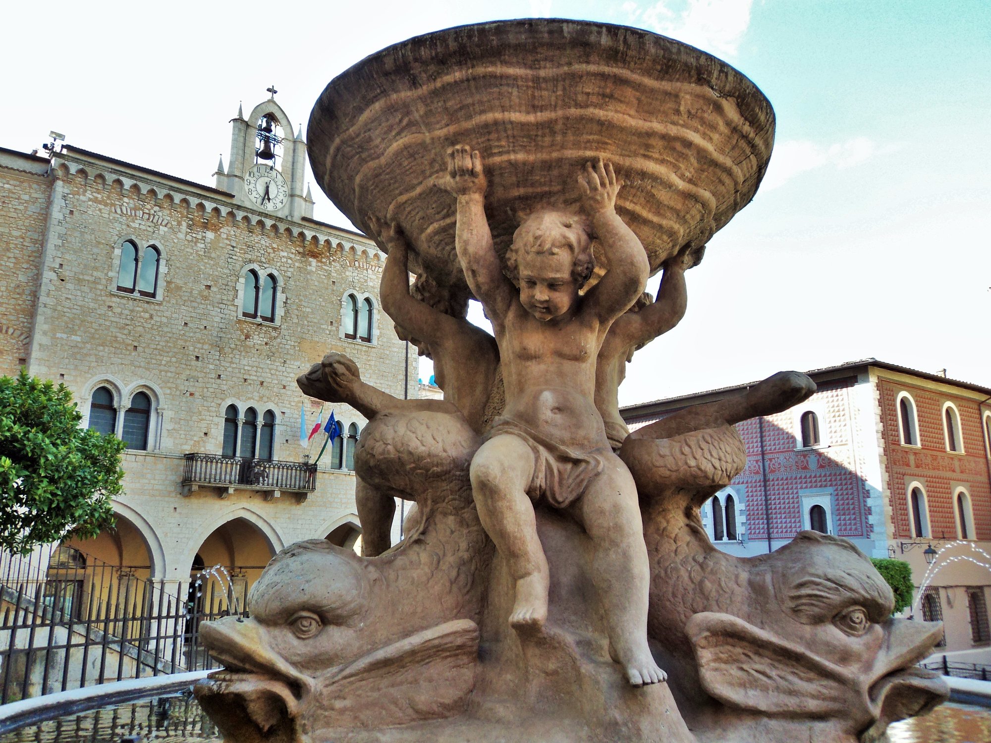 La fontana dei delfini