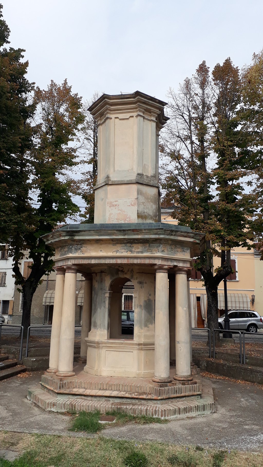 Piazza Nuova e il Pozzo Pubblico