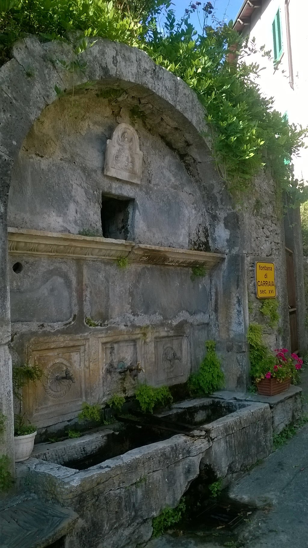 Fontana di Carraia