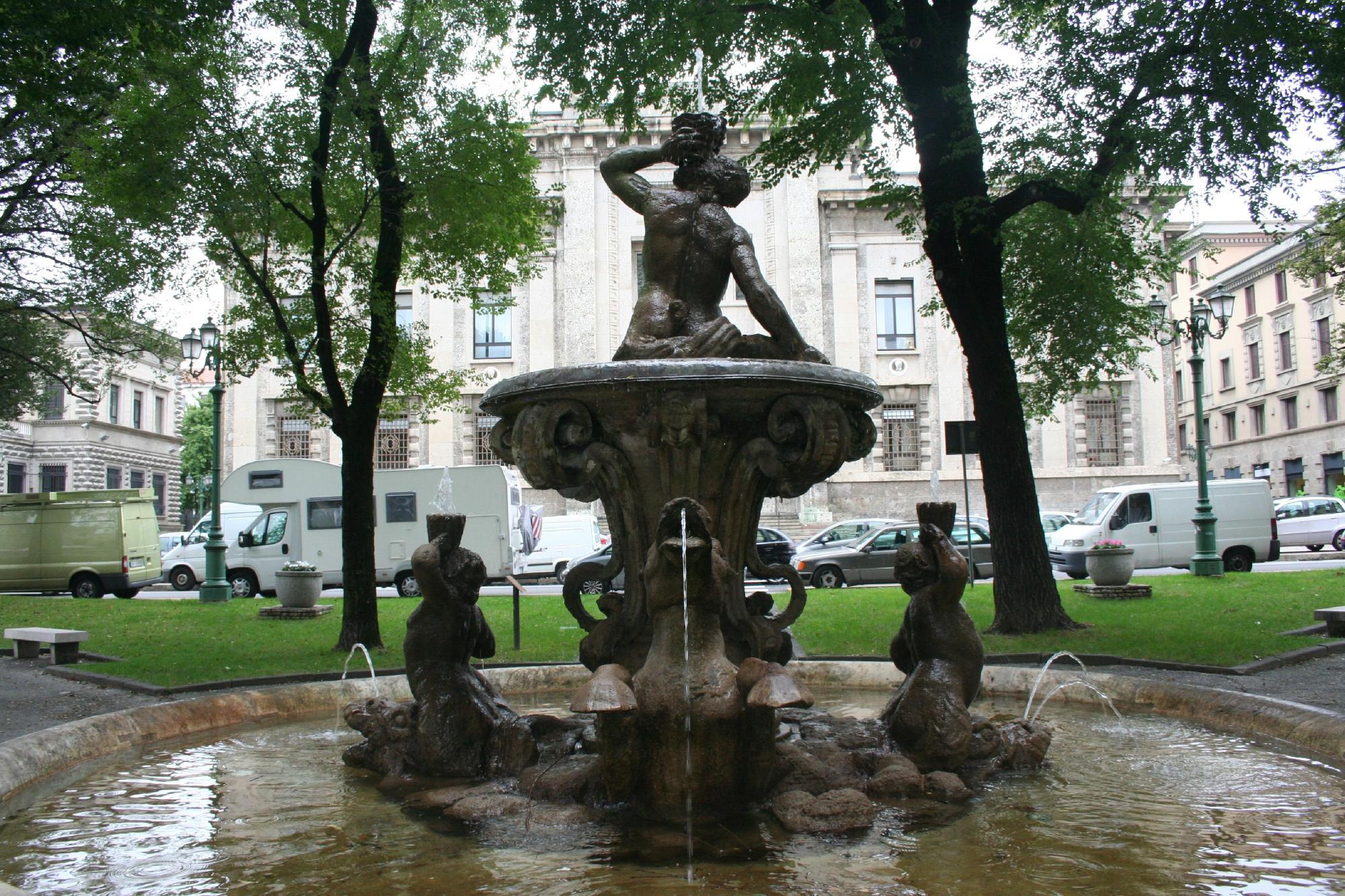 Fontana del Tritone