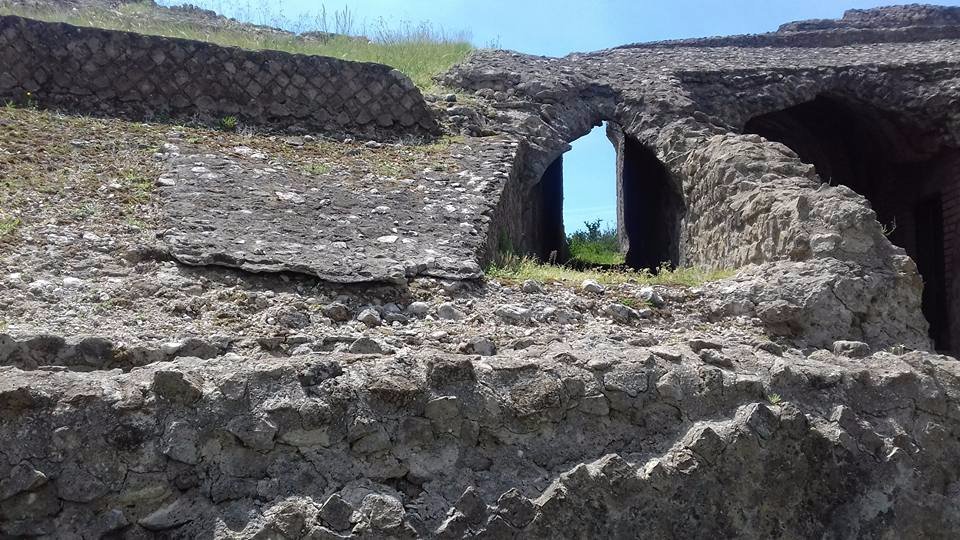 Anfiteatro Romano Di Avella