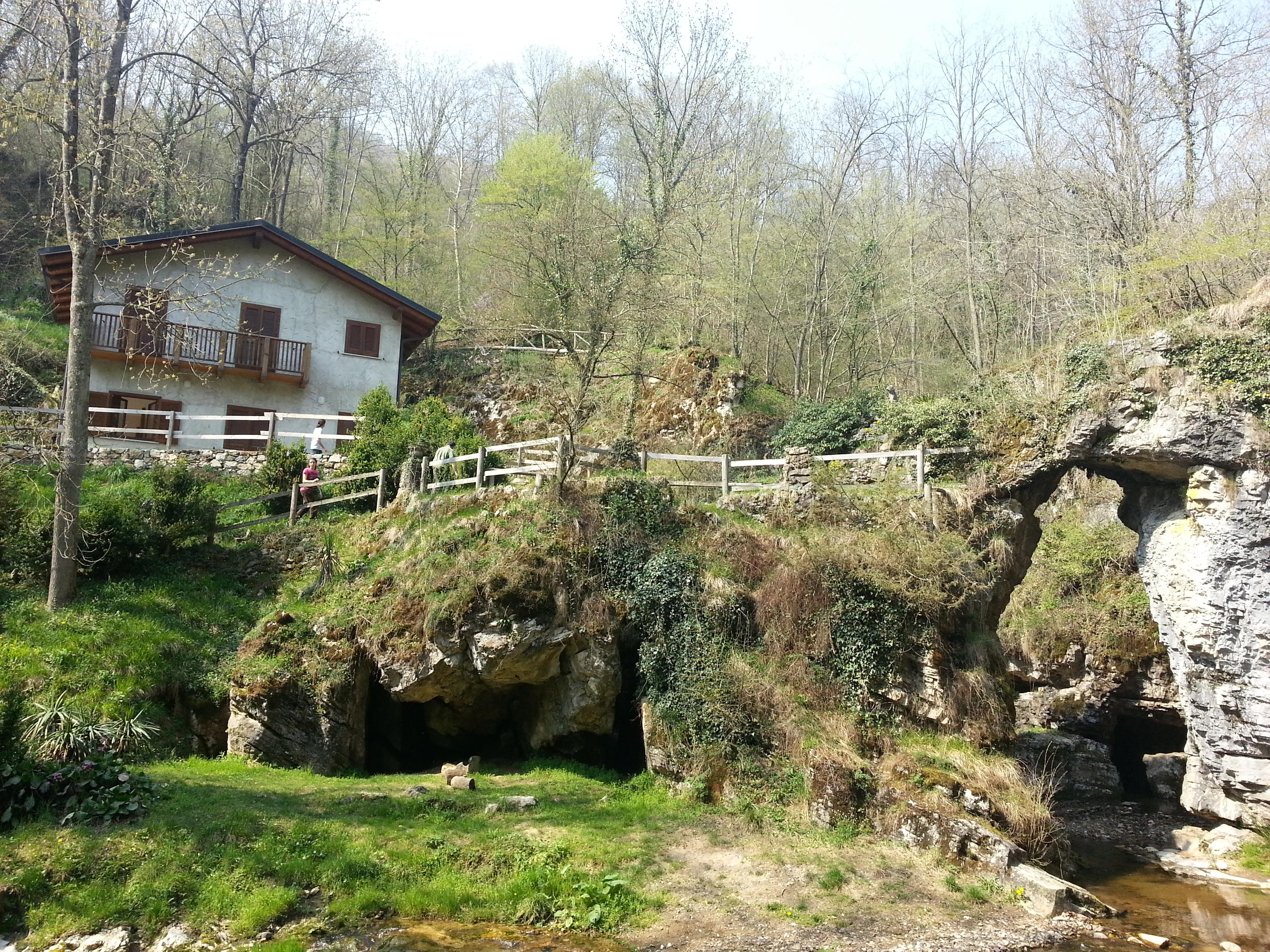 Casa delle Grotte di Ara