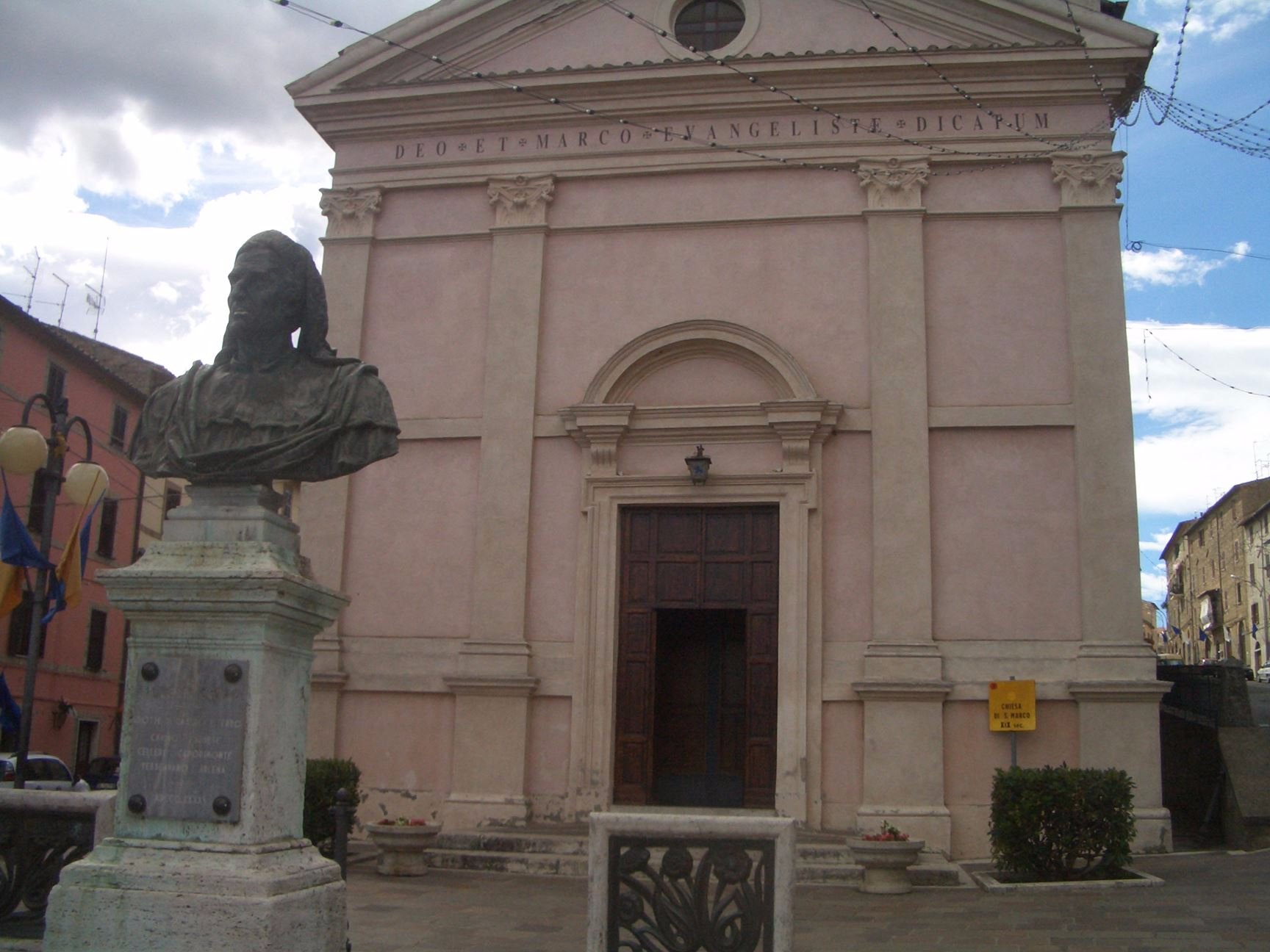 Monumento a Paolo di Castro