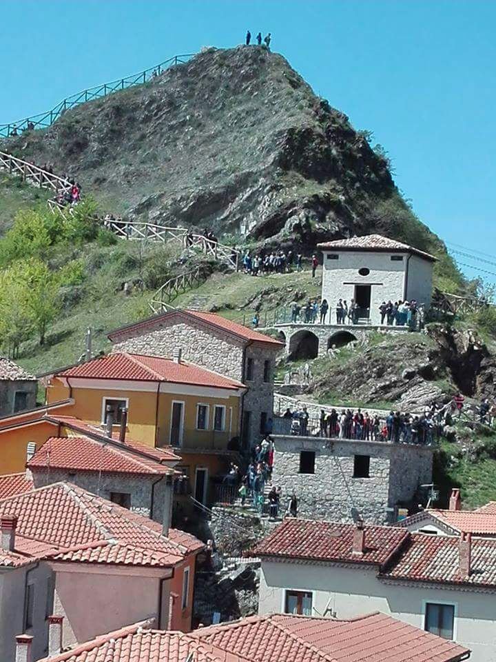 Ruderi del Castello di Sasso di Castalda