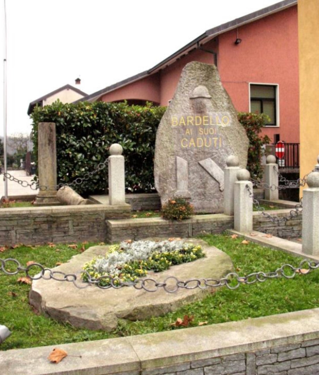 Monument ai Caduti di Bardello