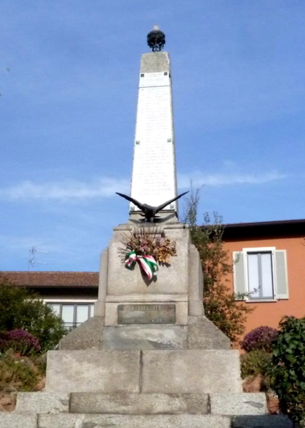 Monumento ai Caduti di Cadrezzate