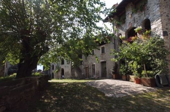 Borgo fortificato di Castel San Pietro