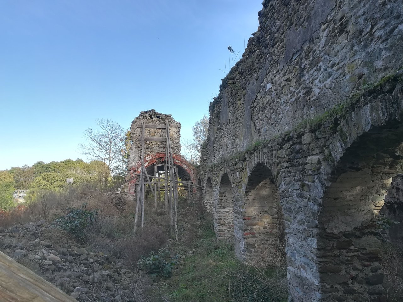 Ruderi della Chiesa Romanica di Santa Mari