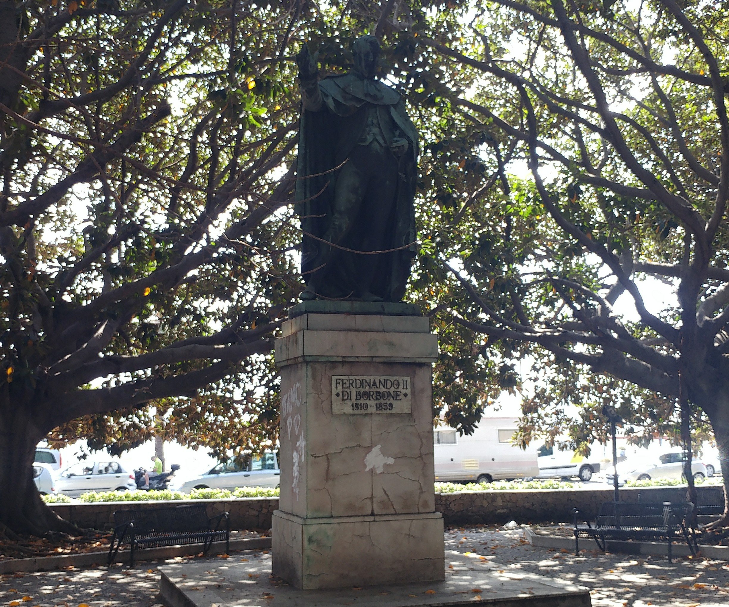 Statua di Ferdinando II di Borbone