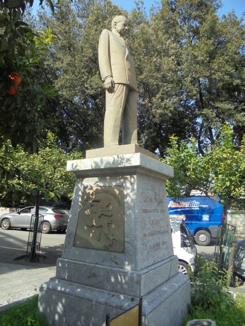 Statua di Gaetano Martino